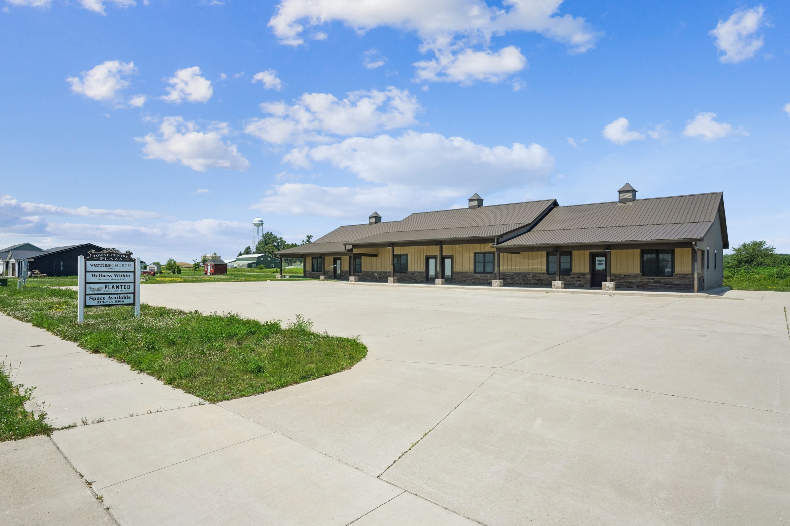 106 Towne Centre Drive, Urbana, IA 52345