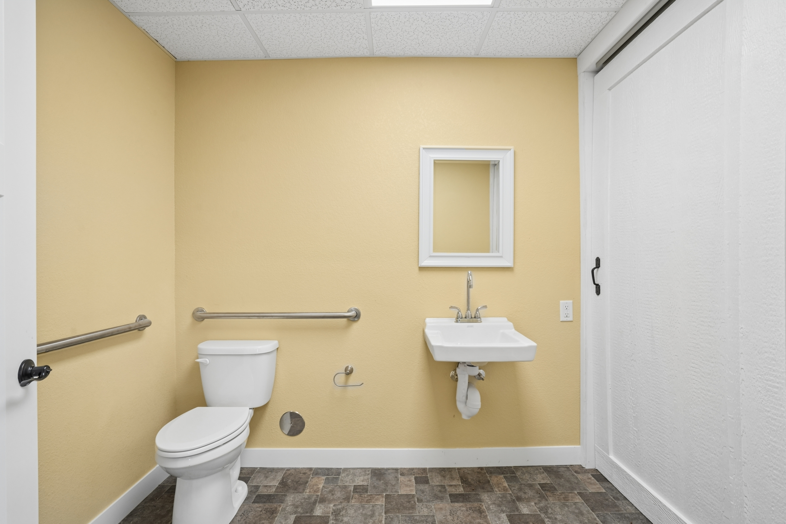 106 Towne Centre Drive, Urbana, IA 52345