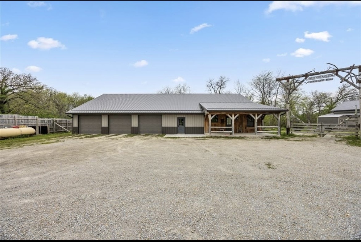 2527 61st Street Lane, #1, Vinton, IA 52349