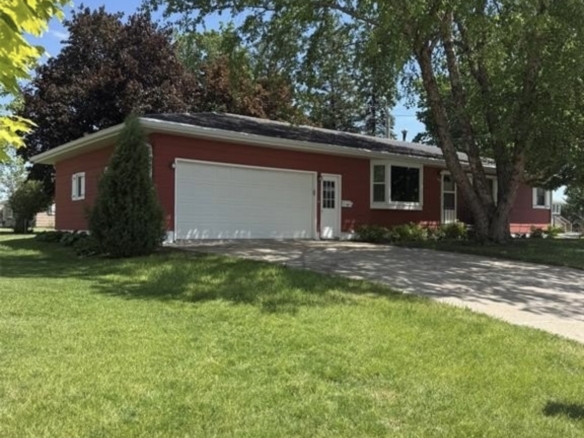 306 14th Ave, Vinton, IA 52349