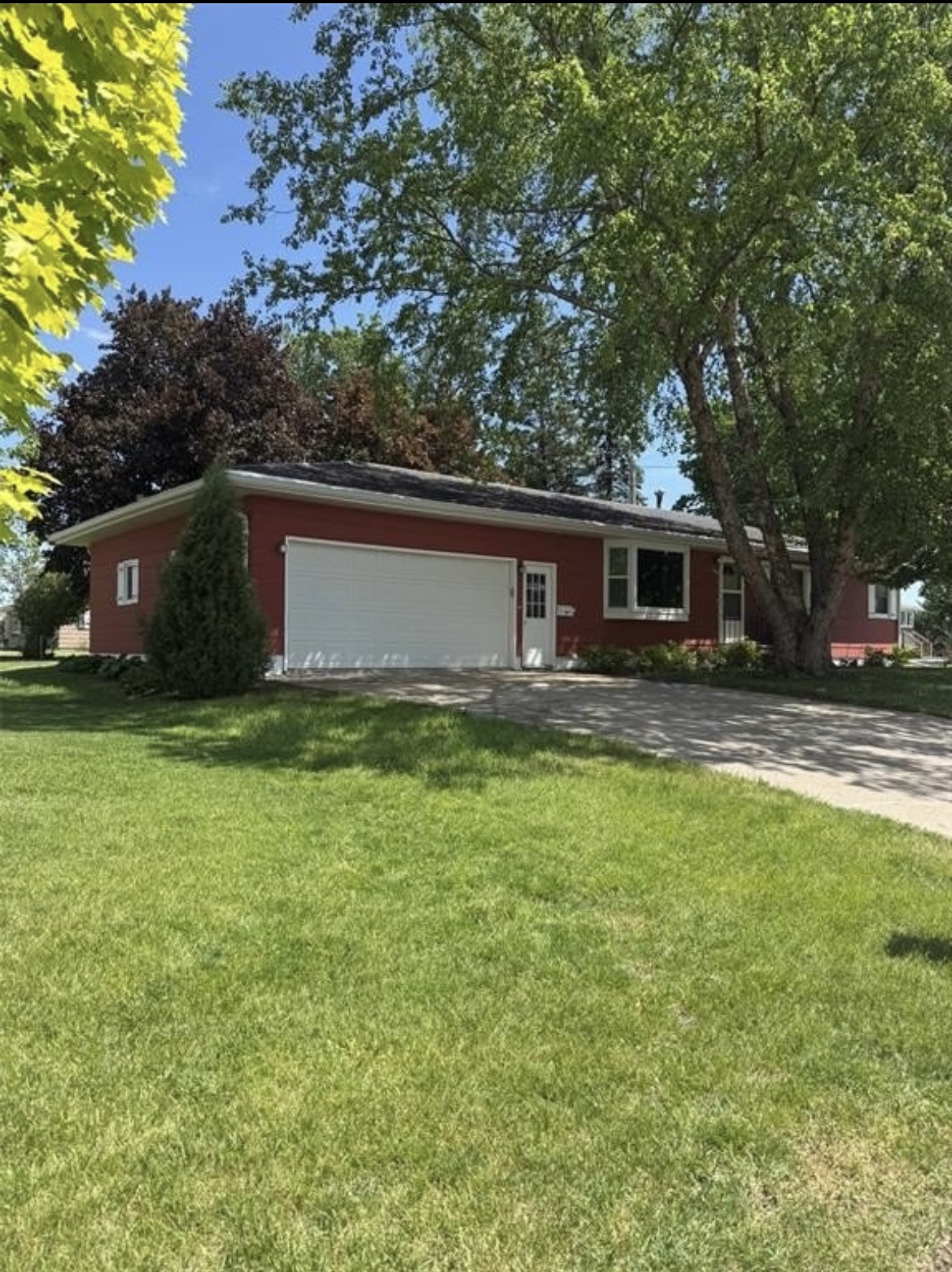 306 14th Ave, Vinton, IA 52349