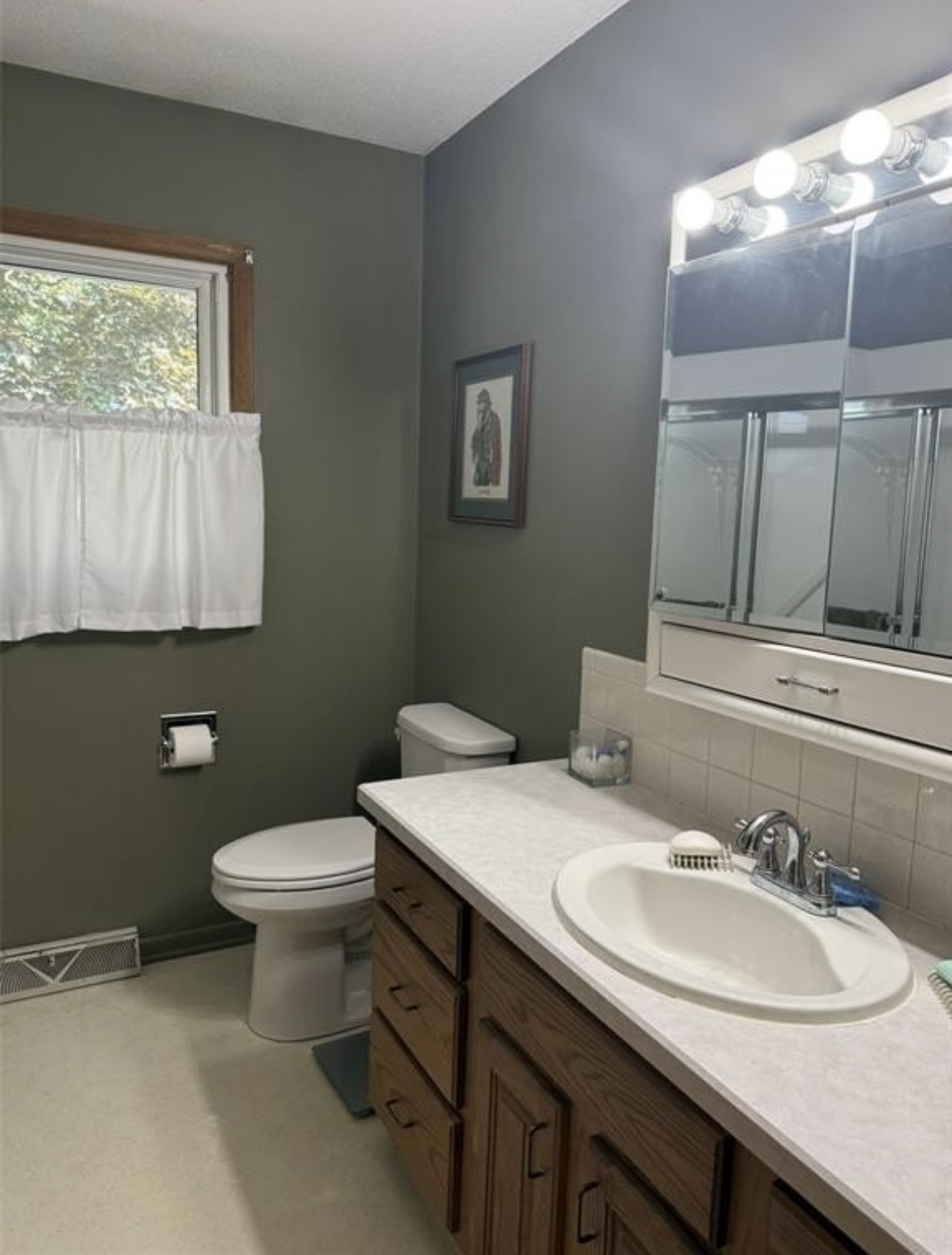 306 14th Ave, Vinton, IA 52349