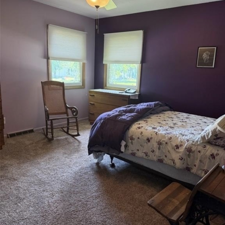 306 14th Ave, Vinton, IA 52349