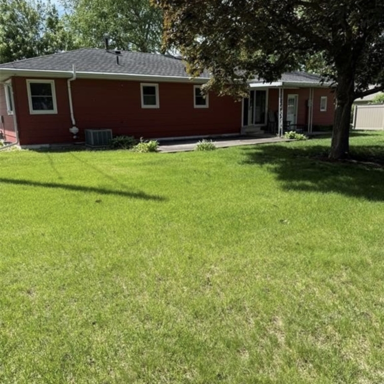 306 14th Ave, Vinton, IA 52349
