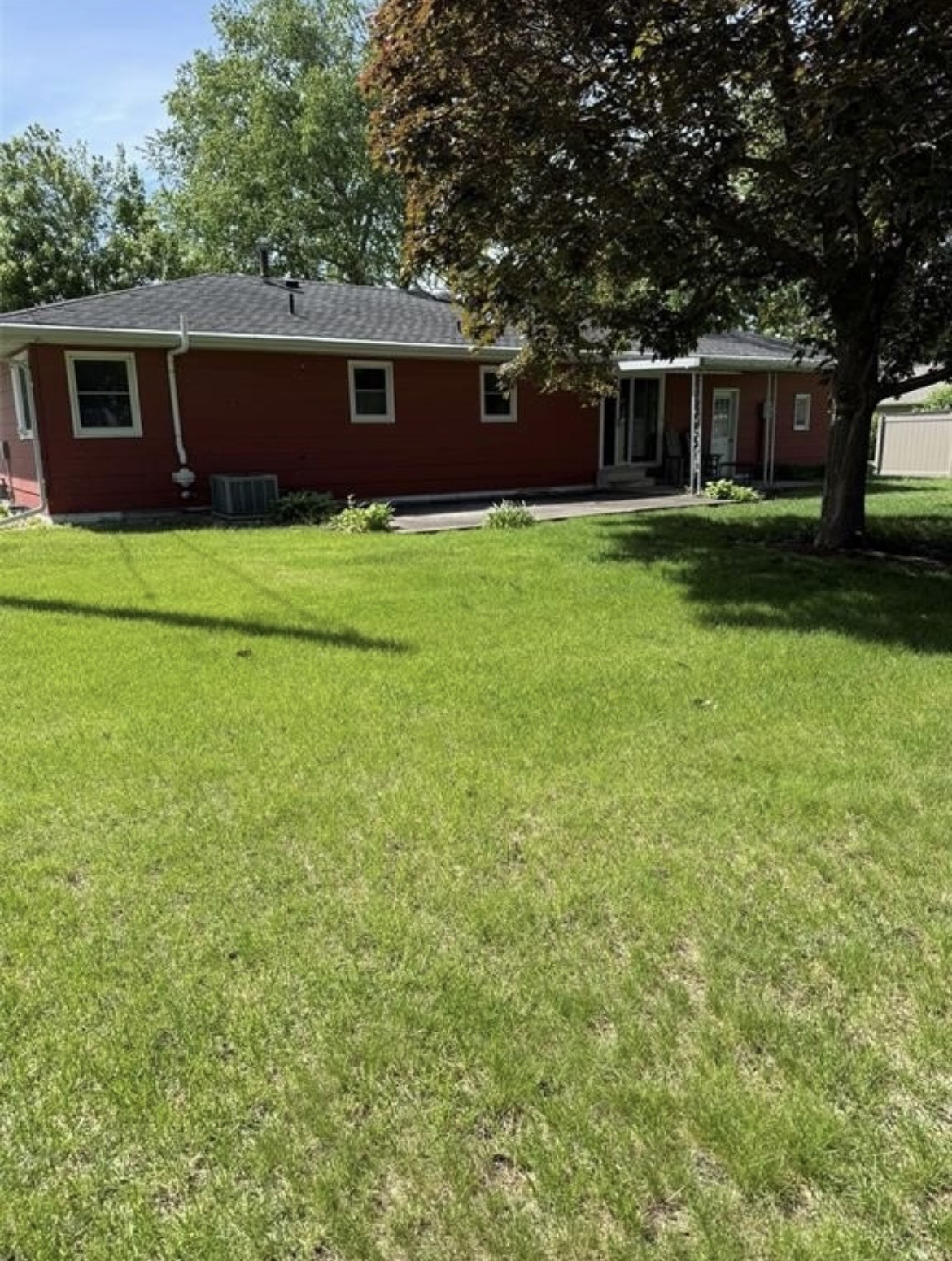 306 14th Ave, Vinton, IA 52349