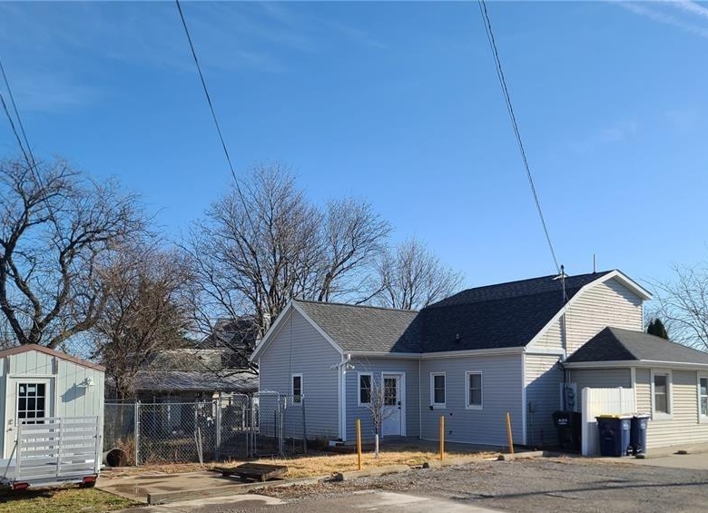 305 B Ave, Vinton, IA 52349