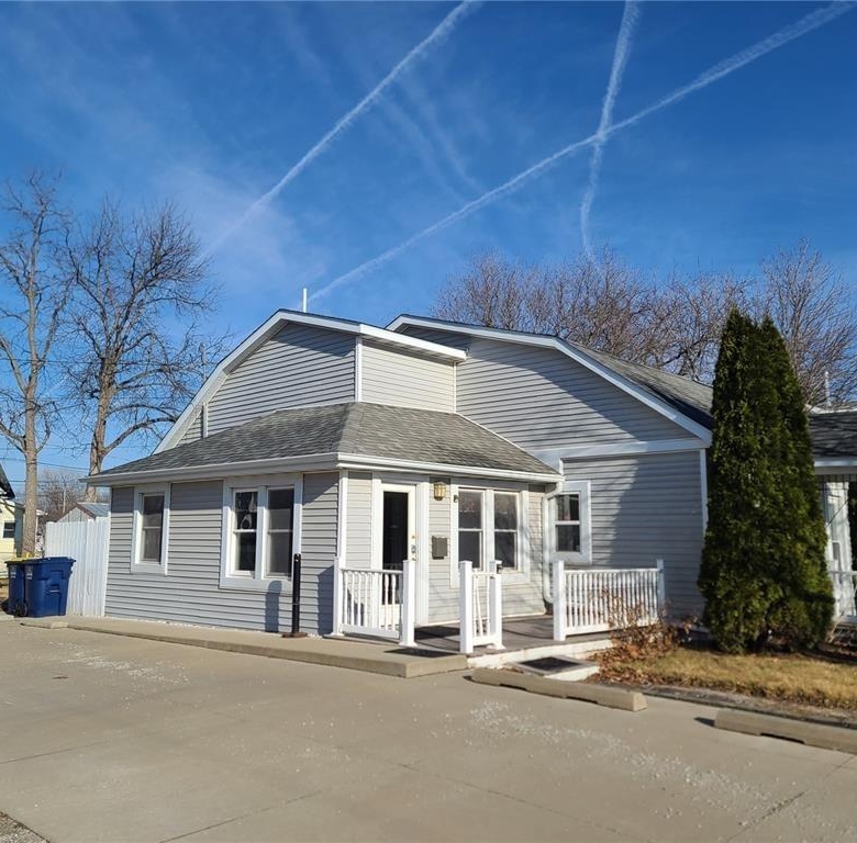 305 B Ave, Vinton, IA 52349