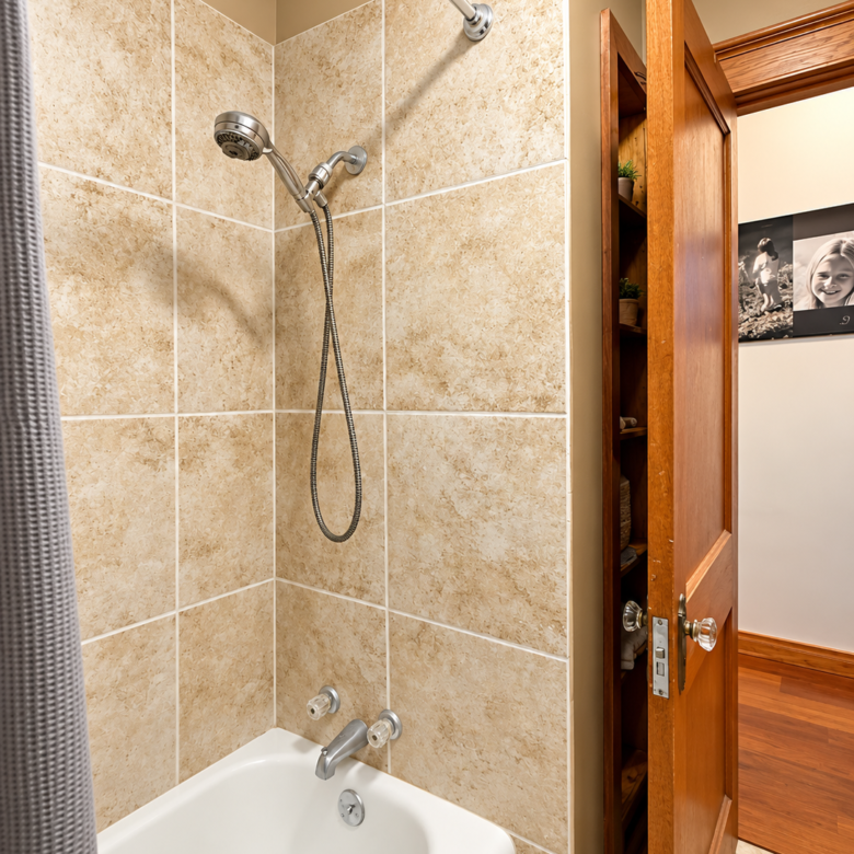 904 E. 4th Street, Vinton, IA 52349